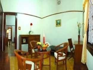 Rumah Ebo Бандунг Экстерьер фото